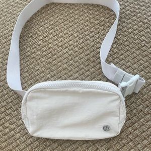 Lululemon NWT everywhere bag nwt